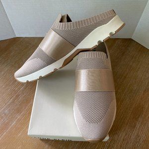 Anne Klein Women's Onthego Sneaker Gold size 8.5 Lt Sand